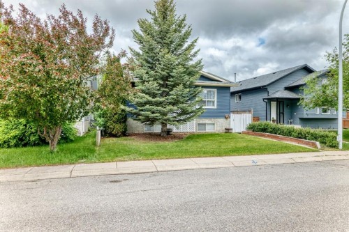 35 Green Meadow Crescent  Strathmore, AB T1P 1H4