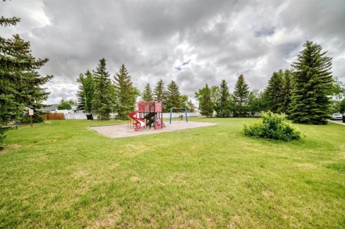 35 Green Meadow Crescent, Strathmore, AB 