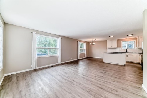 35 Green Meadow Crescent, Strathmore, AB 
