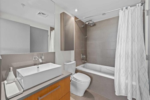 701-10 Shawnee Hill Sw, Calgary, AB - Indoor Photo Showing Bathroom