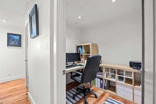 701-10 Shawnee Hill Sw, Calgary, AB - Indoor Photo Showing Office