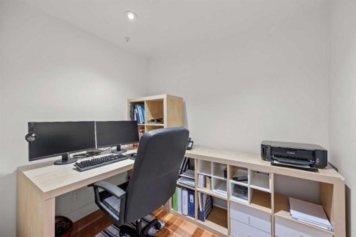 701-10 Shawnee Hill Sw, Calgary, AB - Indoor Photo Showing Office