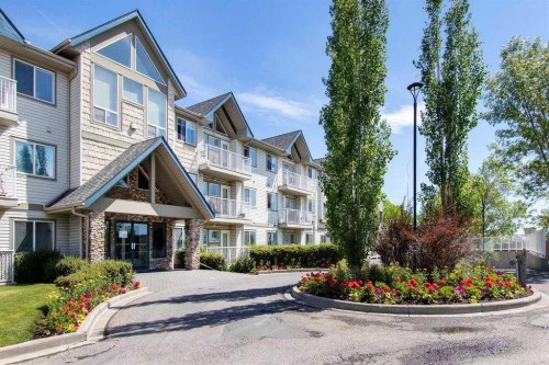 212-7 Harvest Gold Manor NE Calgary, AB T3K 4Y3