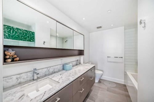 2001-1025 5 Avenue Sw, Calgary, AB - Indoor Photo Showing Bathroom