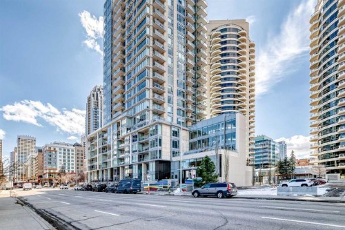 2001-1025 5 Avenue Sw, Calgary, AB - Outdoor With Balcony With Facade