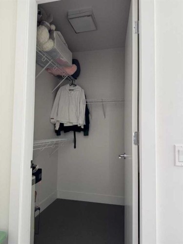 2001-1025 5 Avenue Sw, Calgary, AB - Indoor With Storage
