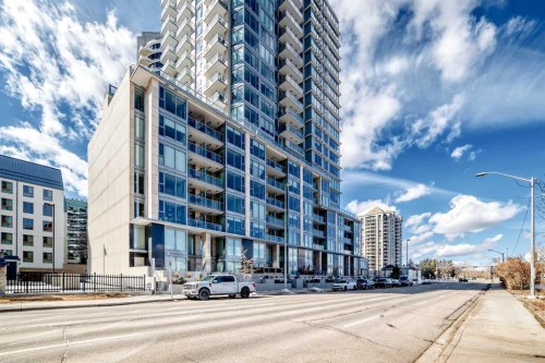 2001-1025 5 Avenue Sw, Calgary, AB - Outdoor With Balcony With Facade