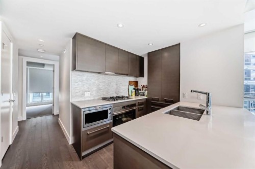 2001-1025 5 Avenue Sw, Calgary, AB - Indoor Photo Showing Kitchen With Double Sink With Upgraded Kitchen