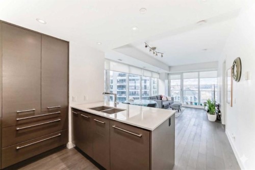 2001-1025 5 Avenue Sw, Calgary, AB - Indoor Photo Showing Kitchen