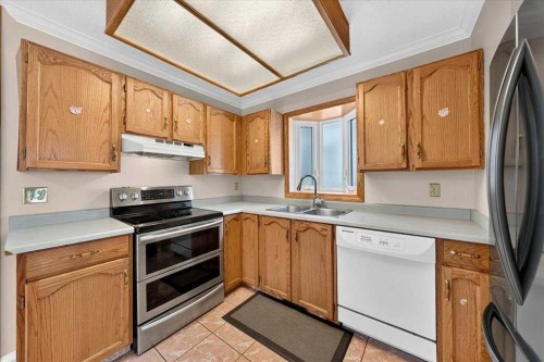 136 Hunterhorn Drive, Calgary, AB 