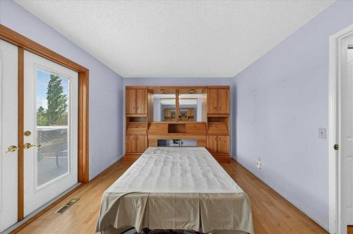 136 Hunterhorn Drive, Calgary, AB 