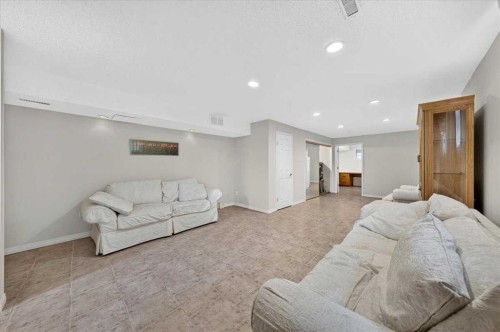 136 Hunterhorn Drive, Calgary, AB 