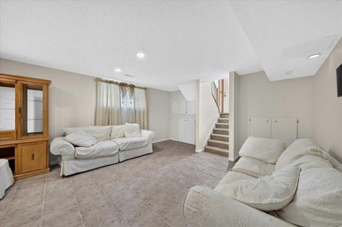 136 Hunterhorn Drive, Calgary, AB 