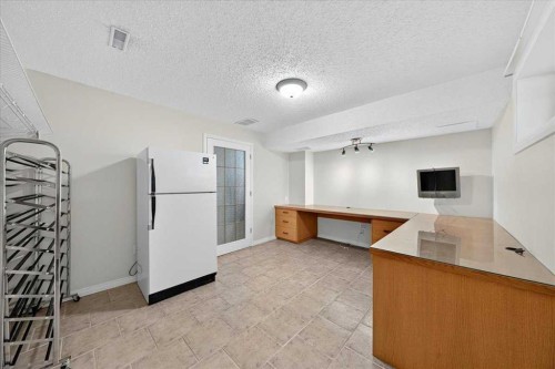 136 Hunterhorn Drive, Calgary, AB 