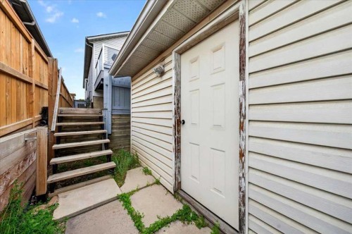 136 Hunterhorn Drive, Calgary, AB 