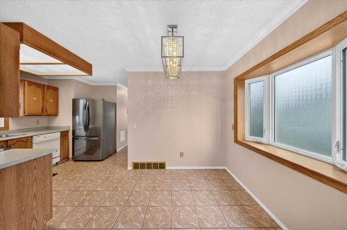 136 Hunterhorn Drive, Calgary, AB 