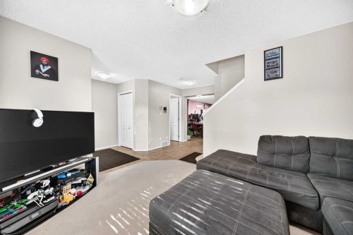 18 Taralake Gardens Ne, Calgary, AB 
