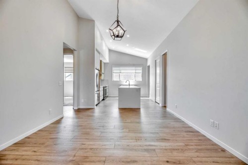 33 Lucas Rise Nw, Calgary, AB 