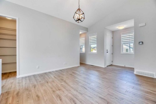 33 Lucas Rise Nw, Calgary, AB 