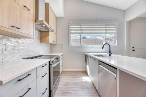 33 Lucas Rise Nw, Calgary, AB 
