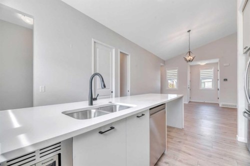 33 Lucas Rise Nw, Calgary, AB 