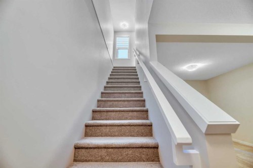 33 Lucas Rise Nw, Calgary, AB 