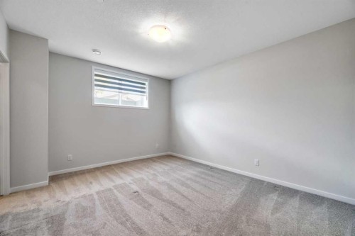 33 Lucas Rise Nw, Calgary, AB 