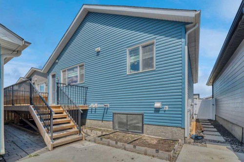 33 Lucas Rise Nw, Calgary, AB 