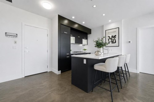 607-2505 17 Avenue Sw, Calgary, AB - Indoor