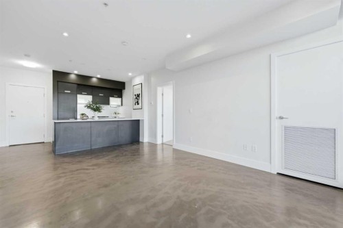 607-2505 17 Avenue Sw, Calgary, AB - Indoor