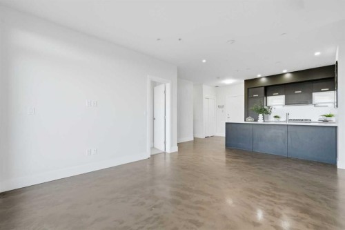 607-2505 17 Avenue Sw, Calgary, AB - Indoor Photo Showing Kitchen