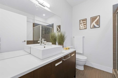 607-2505 17 Avenue Sw, Calgary, AB - Indoor Photo Showing Bathroom