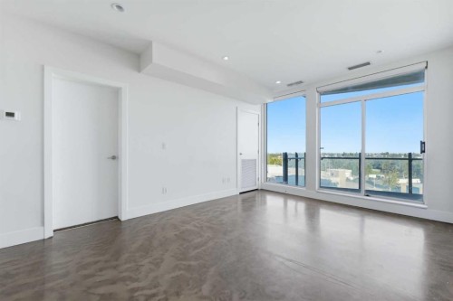 607-2505 17 Avenue Sw, Calgary, AB - Indoor Photo Showing Other Room