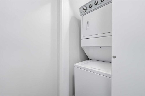 607-2505 17 Avenue Sw, Calgary, AB - Indoor Photo Showing Laundry Room