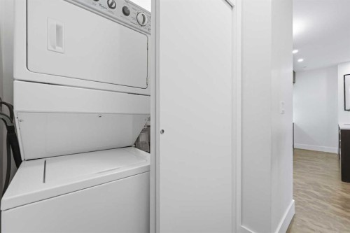 607-2505 17 Avenue Sw, Calgary, AB - Indoor Photo Showing Laundry Room