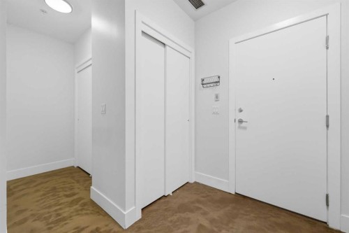 607-2505 17 Avenue Sw, Calgary, AB - Indoor Photo Showing Other Room