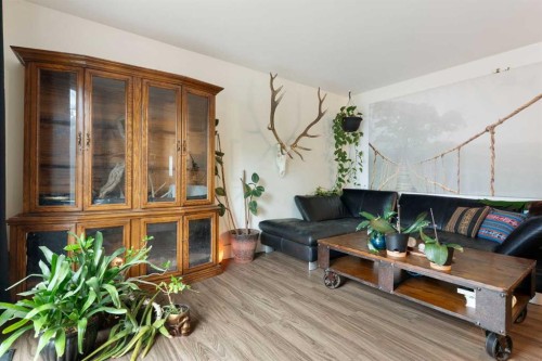 11-4810 40 Avenue Sw, Calgary, AB 