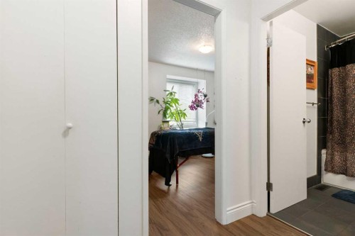 11-4810 40 Avenue Sw, Calgary, AB 
