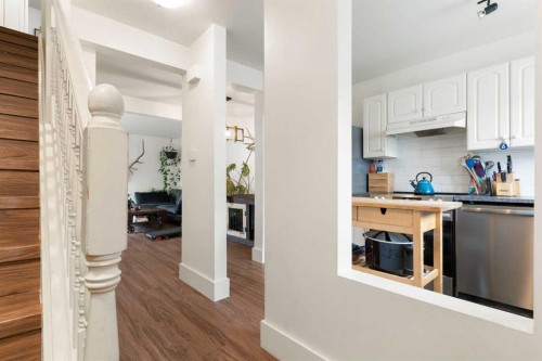11-4810 40 Avenue Sw, Calgary, AB 