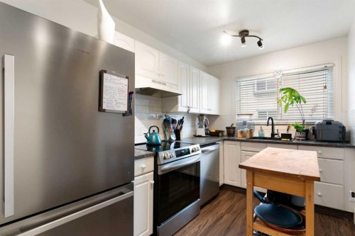 11-4810 40 Avenue Sw, Calgary, AB 