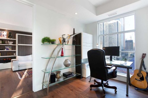 1005-205 Riverfront Avenue Sw, Calgary, AB - Indoor Photo Showing Office