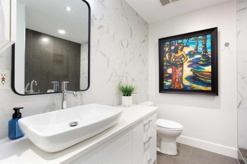 1005-205 Riverfront Avenue Sw, Calgary, AB - Indoor Photo Showing Bathroom