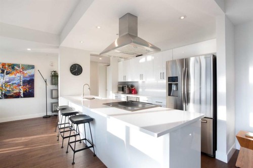 1005-205 Riverfront Avenue Sw, Calgary, AB - Indoor Photo Showing Kitchen With Upgraded Kitchen