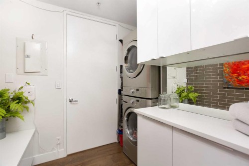 1005-205 Riverfront Avenue Sw, Calgary, AB - Indoor Photo Showing Laundry Room
