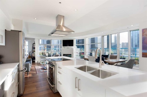 1005-205 Riverfront Avenue Sw, Calgary, AB - Indoor Photo Showing Kitchen With Double Sink With Upgraded Kitchen