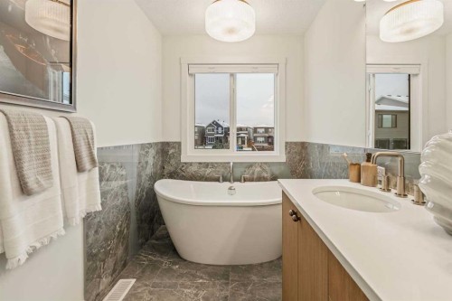 148 Lucas Green Nw, Calgary, AB 
