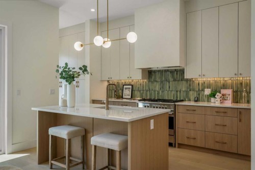 3917 23 Avenue Sw, Calgary, AB - Indoor Photo Showing Kitchen With Upgraded Kitchen