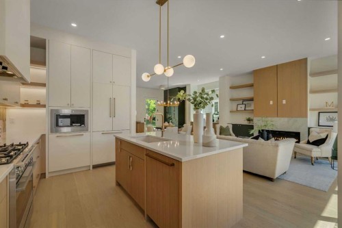 3917 23 Avenue Sw, Calgary, AB - Indoor Photo Showing Kitchen