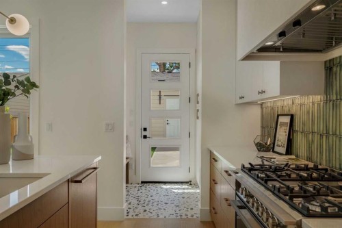 3917 23 Avenue Sw, Calgary, AB - Indoor Photo Showing Kitchen