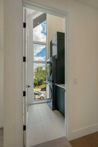 3917 23 Avenue Sw, Calgary, AB - Indoor Photo Showing Other Room